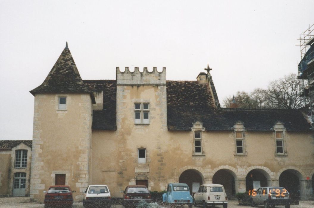 cour intérieure, aile ouest, façade est