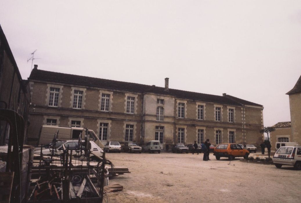 aile sud, façade nord sur la cour intérieure