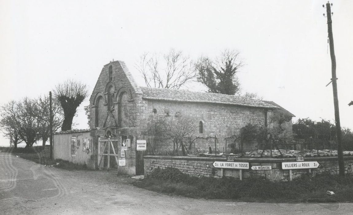 vue générale de l’église dans son environnement depuis le sud-Ouest