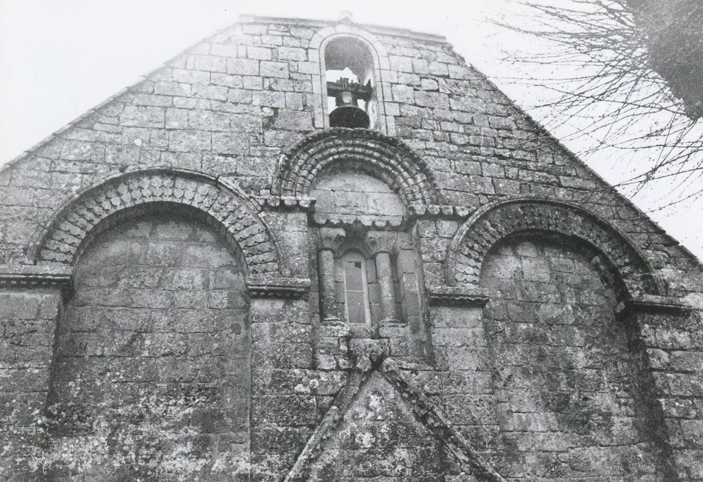 façade latérale ouest, vue partielle