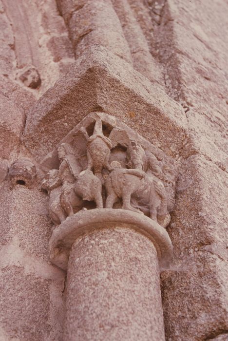 portail ouest, détail d’un chapiteau sculpté