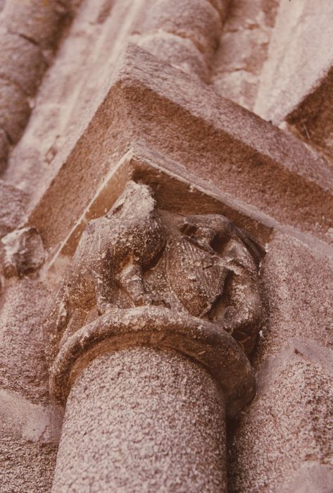 portail ouest, détail d’un chapiteau sculpté