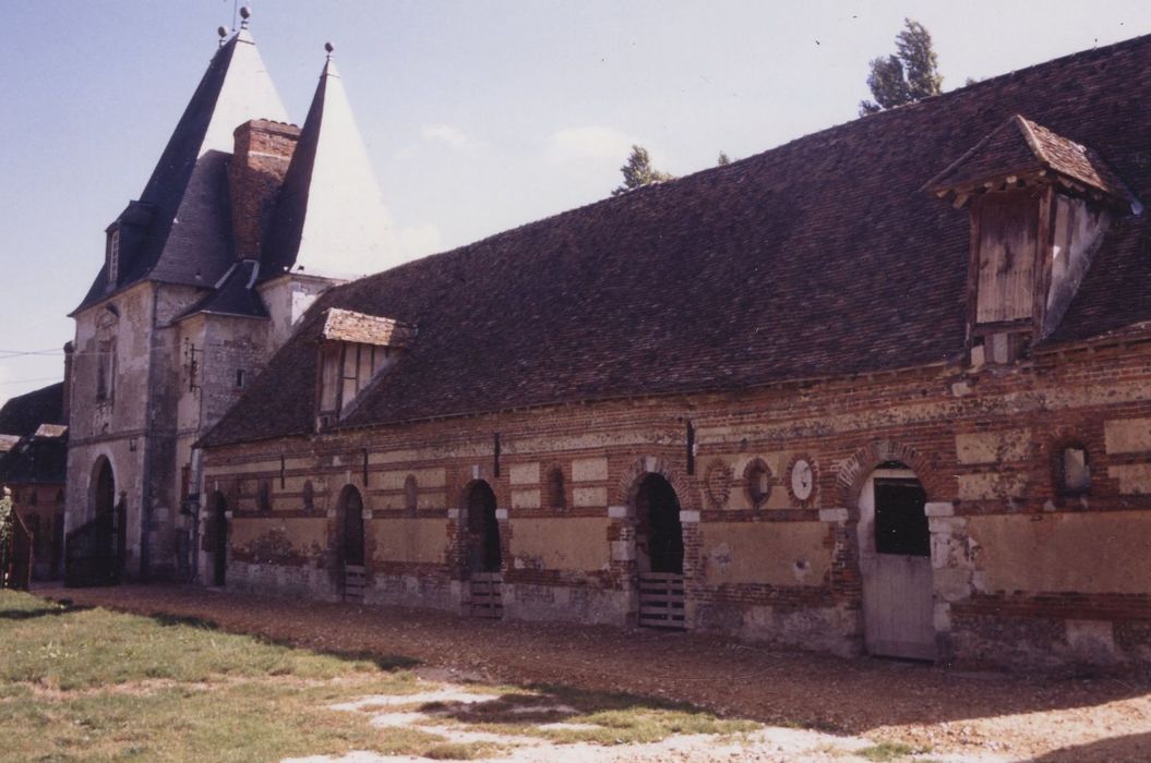 châtelet et communs sud, ensemble ouest, vue partielle