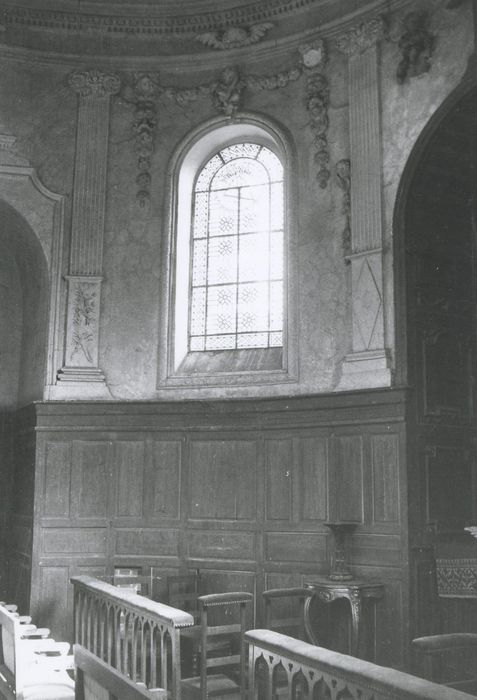 chapelle, vue partielle de l’espace intérieure