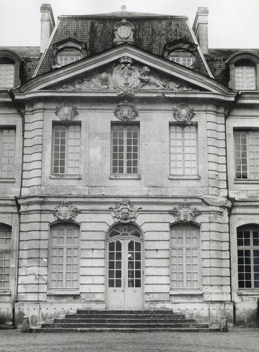 façade est, vue partielle