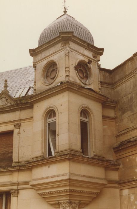 façade nord, détail de la tourelle en encorbellement