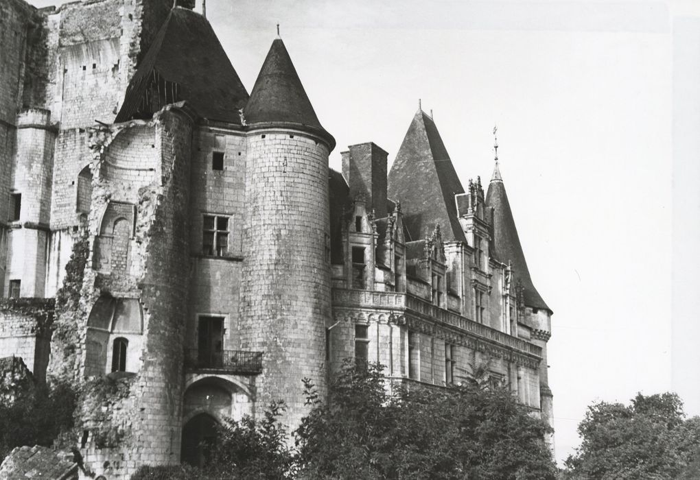 tours d’entrée et aile sud, façade sud, vue partielle