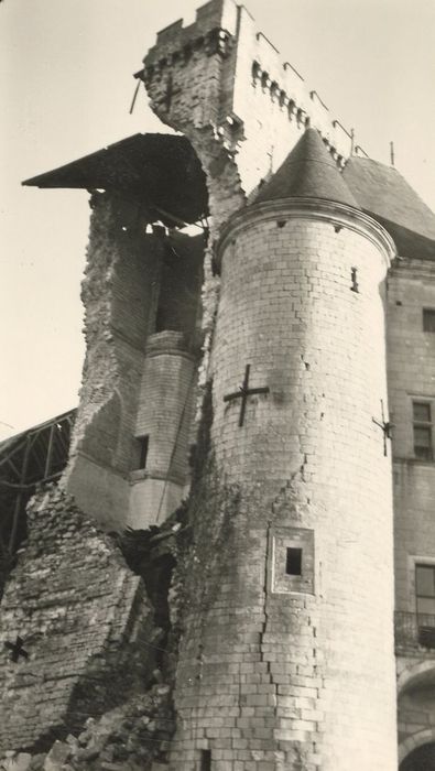 donjon, élévation ouest, vue partielle