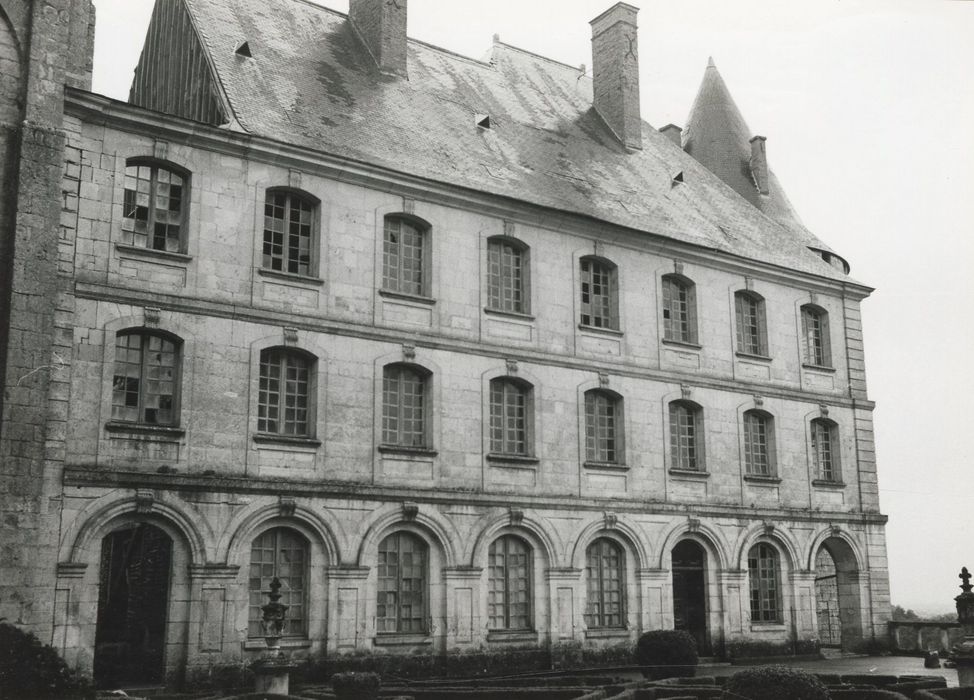 cour d’honneur, façade est