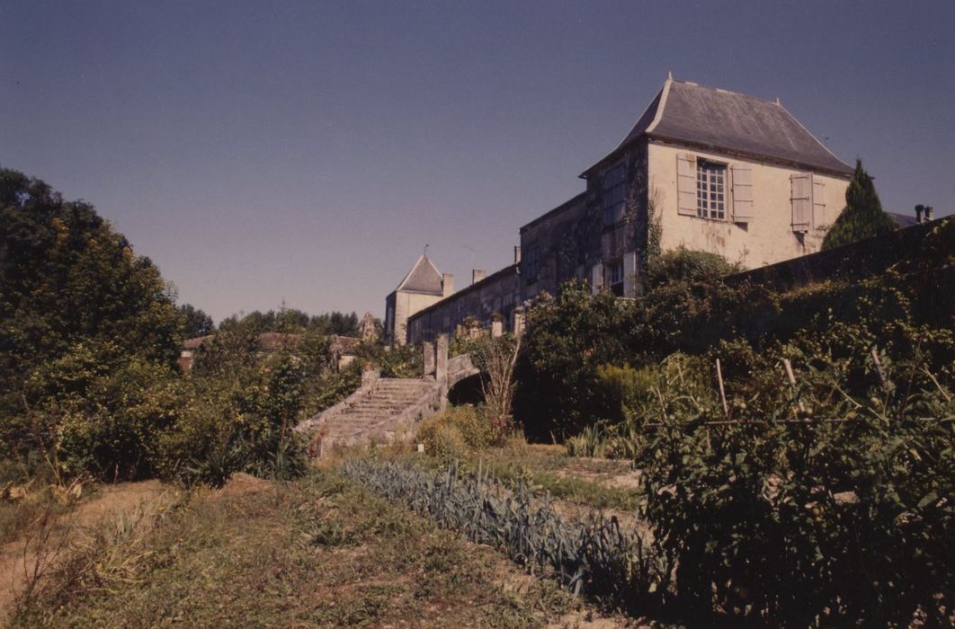 vue partielle du jardin sur le versant Sud-Ouest