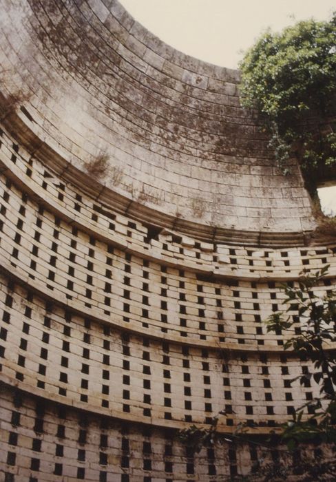 Pigeonnier, détail des boulins