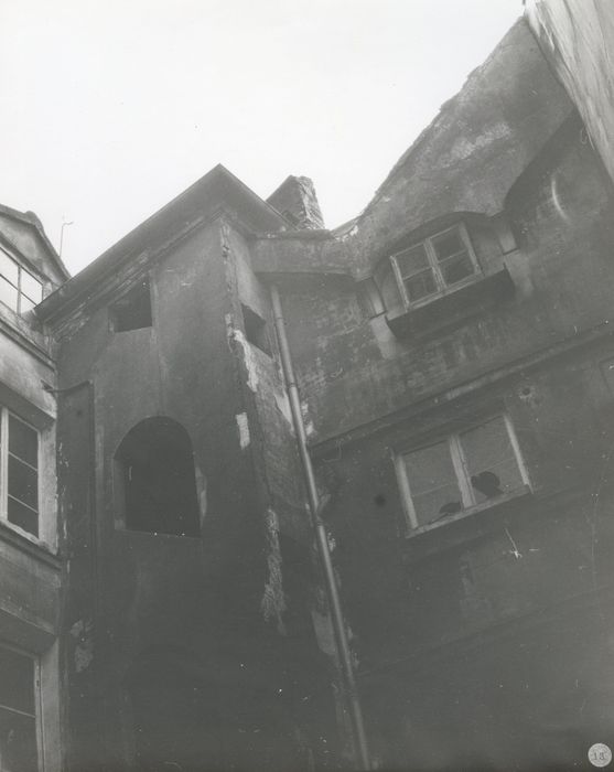 tour d’escalier sur cour