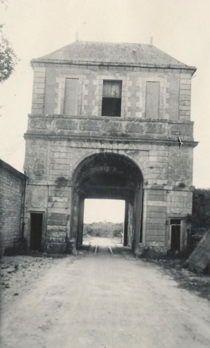 portail monumental d’accès à la citadelle, élévation est