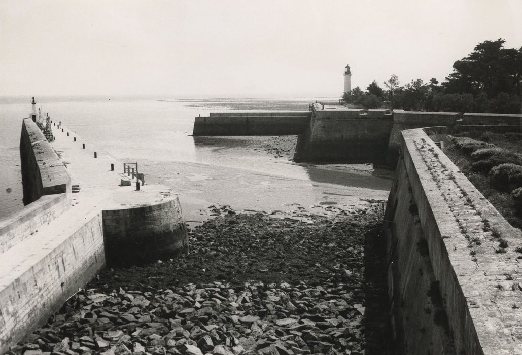 digue de protection de l’entrée du port