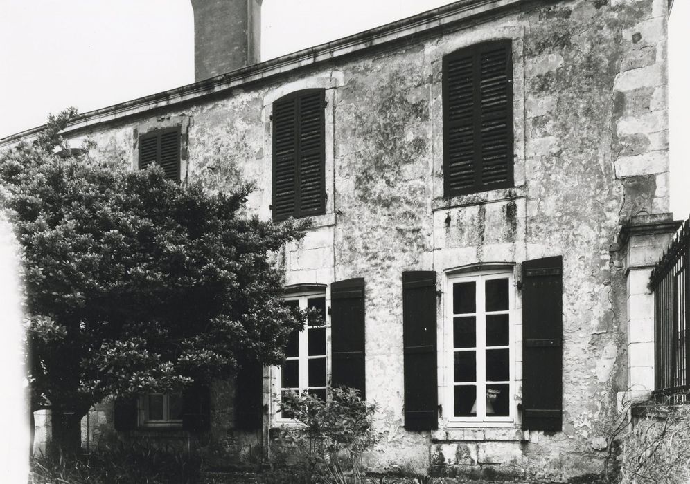 cour ouest, aile sud, façade nord, vue partielle