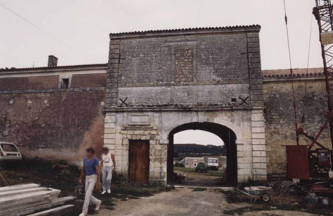 porche d’entrée, élévation ouest