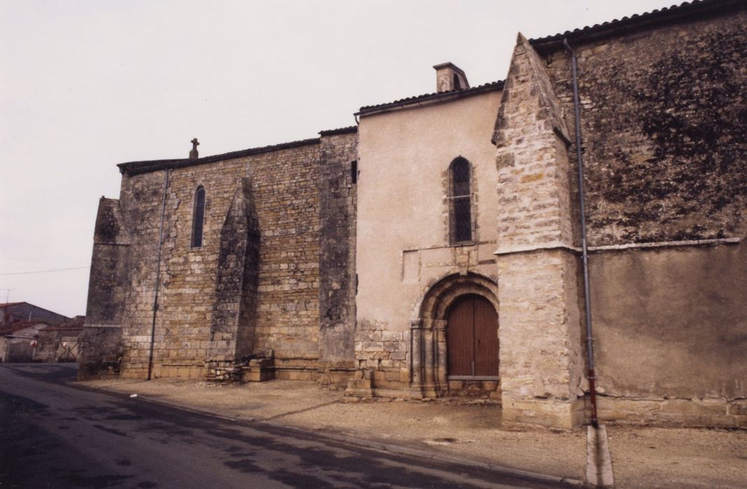 façade latérale sud, vue partielle