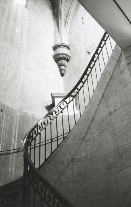 escalier, vue partielle