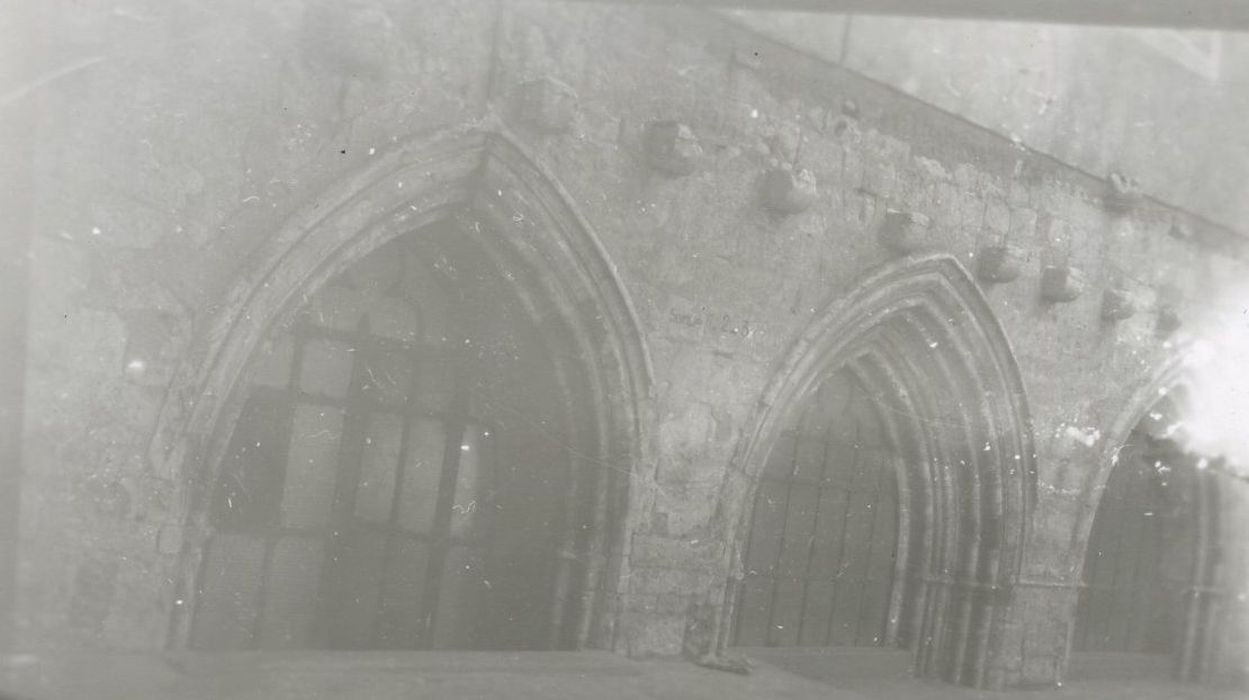 ancien cloître, vue partielle