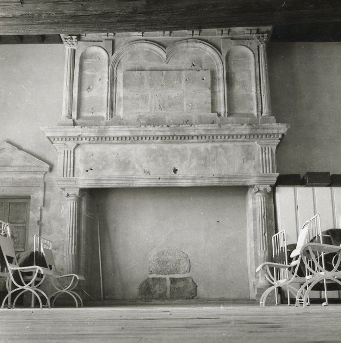 1er étage, grande salle, cheminée monumentale