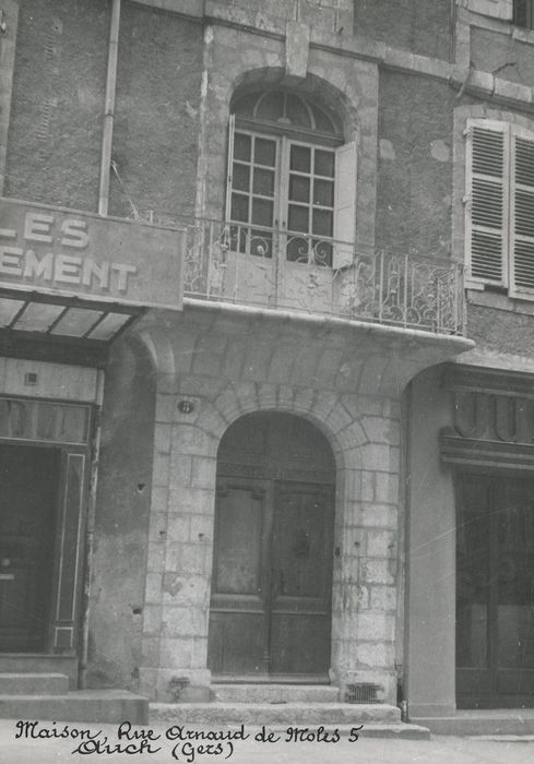 porte d’accès sur rue