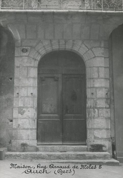 porte d’accès sur rue