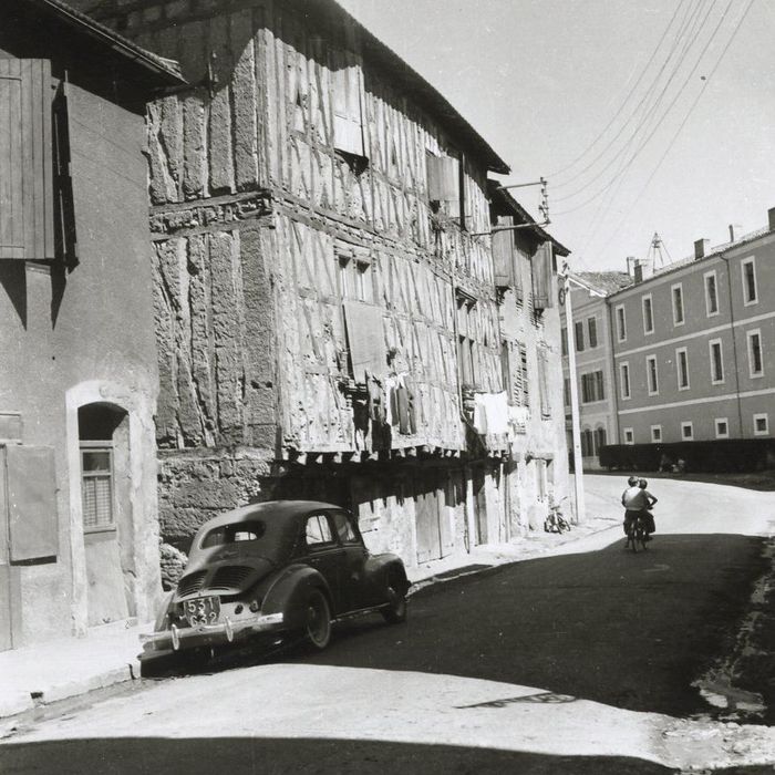 vue générale de la maison dans son environnement