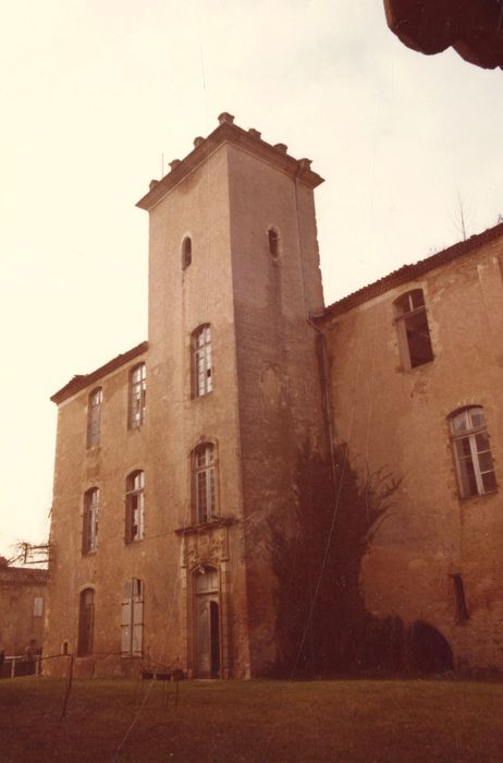 cour d’honneur, aile ouest, façade est