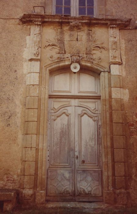 cour d’honneur, aile ouest, porte d’accès