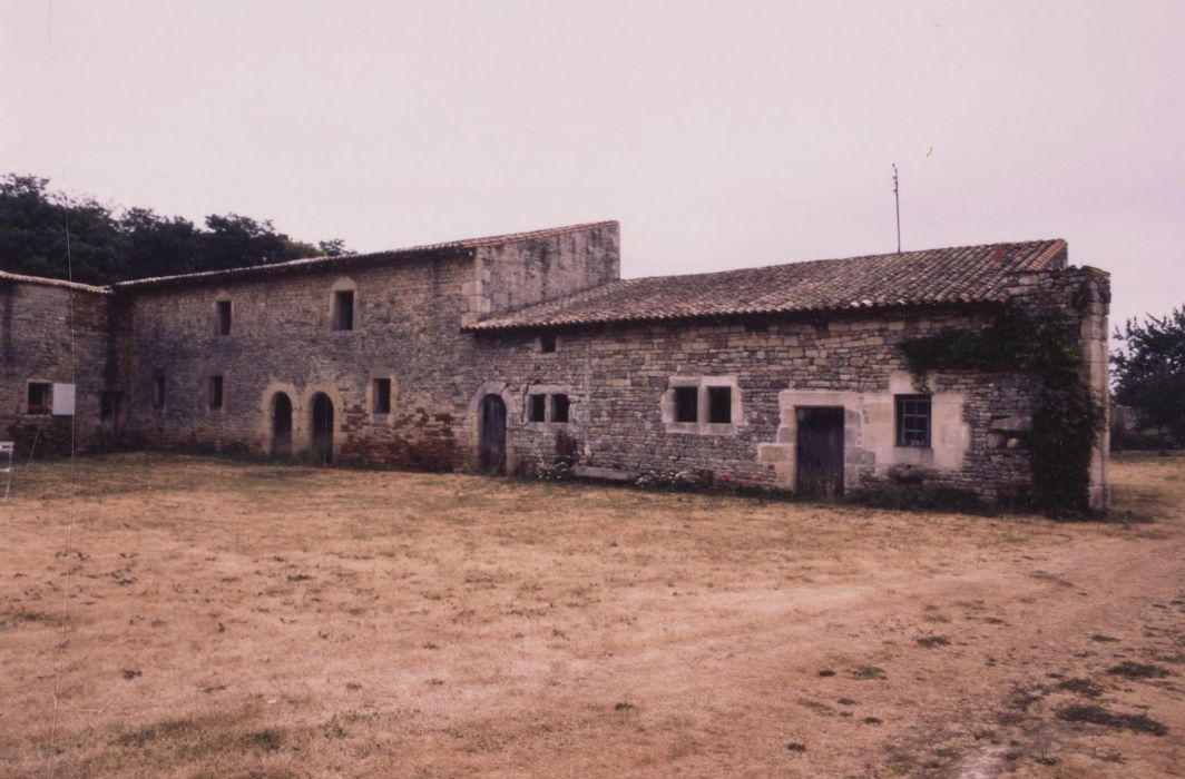 bâtiments des communs