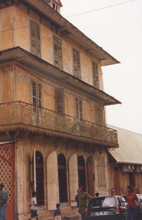 façade latérale sur rue