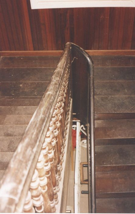 escalier principal, vue partielle