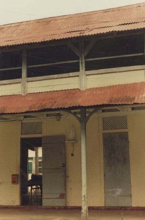façade antérieure, vue partielle