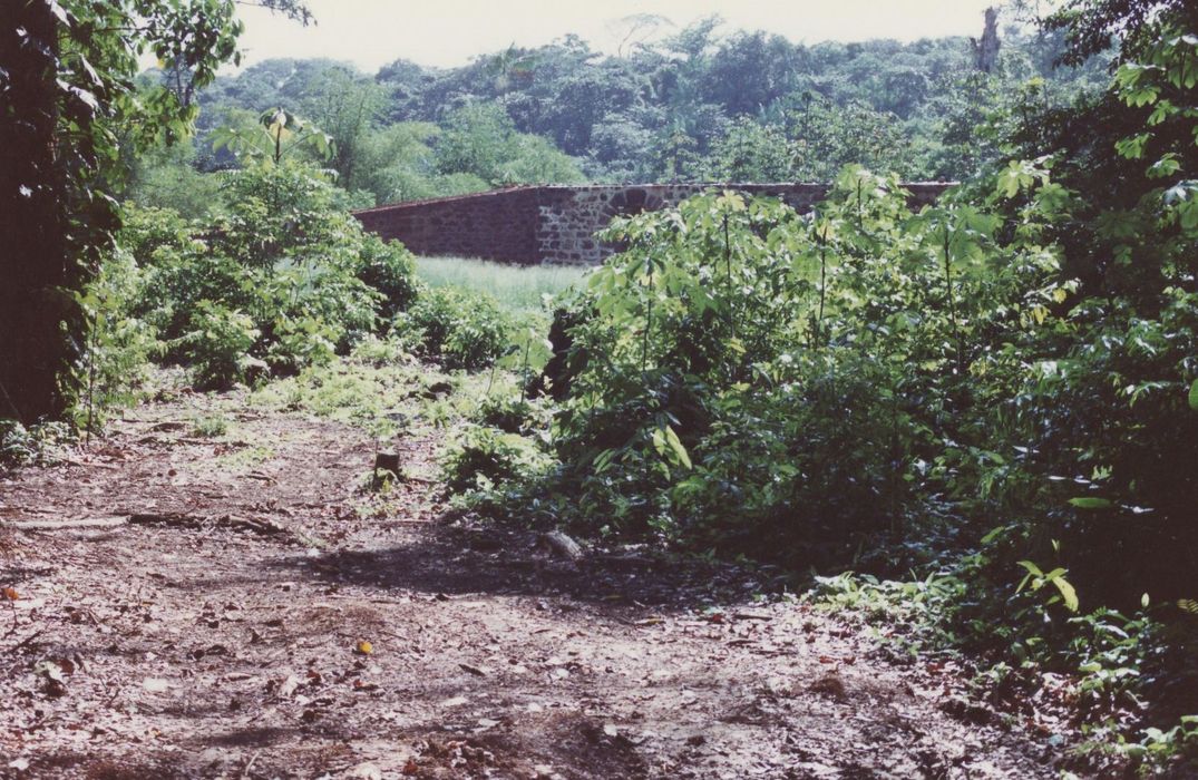 vue partielle du moulin à bêtes dans son environnement