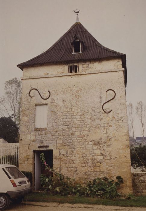 pigeonnier sur le chemin rural de Mazières au pont Mougron