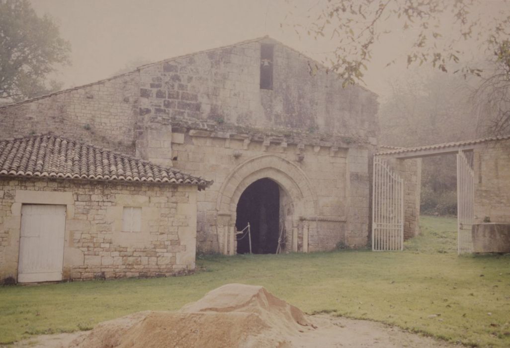 chapelle, façade ouest ; chemin rural de Mazières au pont Mougron