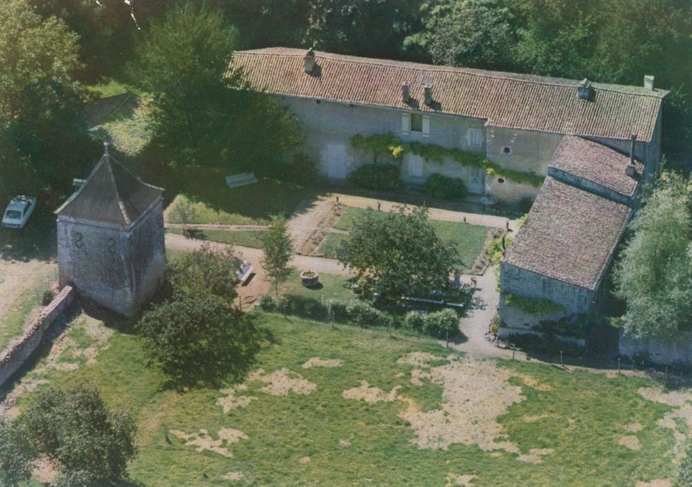 vue aérienne de l’ensemble des bâtiments sur le chemin rural de Mazières au pont Mougron