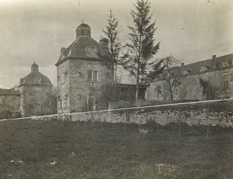 vue générale de l’ancien château depuis le Sud-Ouest