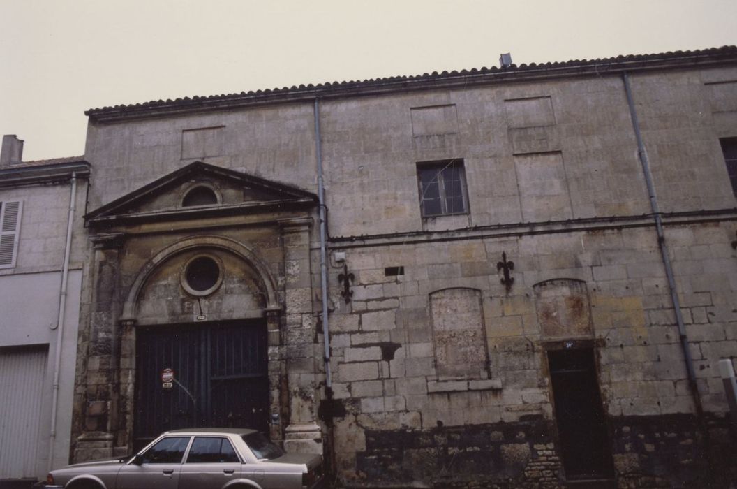 façade sur rue de l’atelier, vue partielle