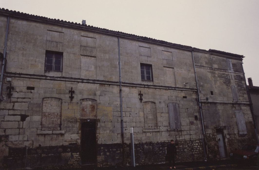 façade sur rue de l’atelier, vue partielle