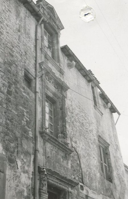 vue partielle de la façade sur rue