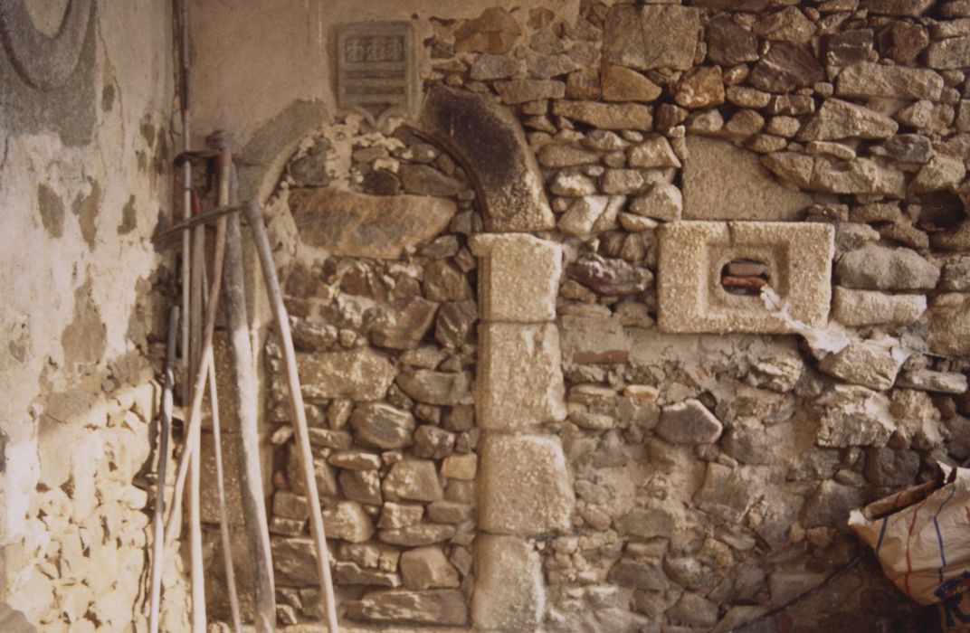 loggia de la façade sud, ancienne porte d’accès au logis