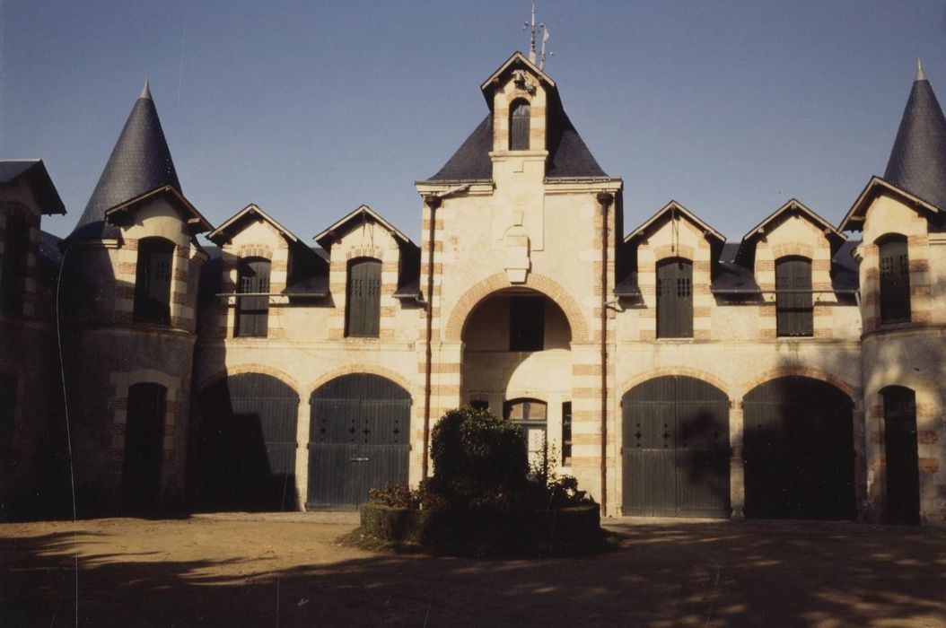 écuries, façade est