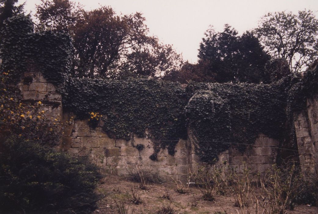 vestiges de l’église Saint-Jean (enceinte urbaine est)