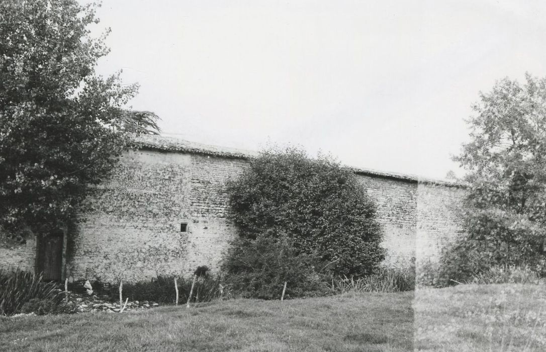 mur extérieur, élévation est (?), vue partielle