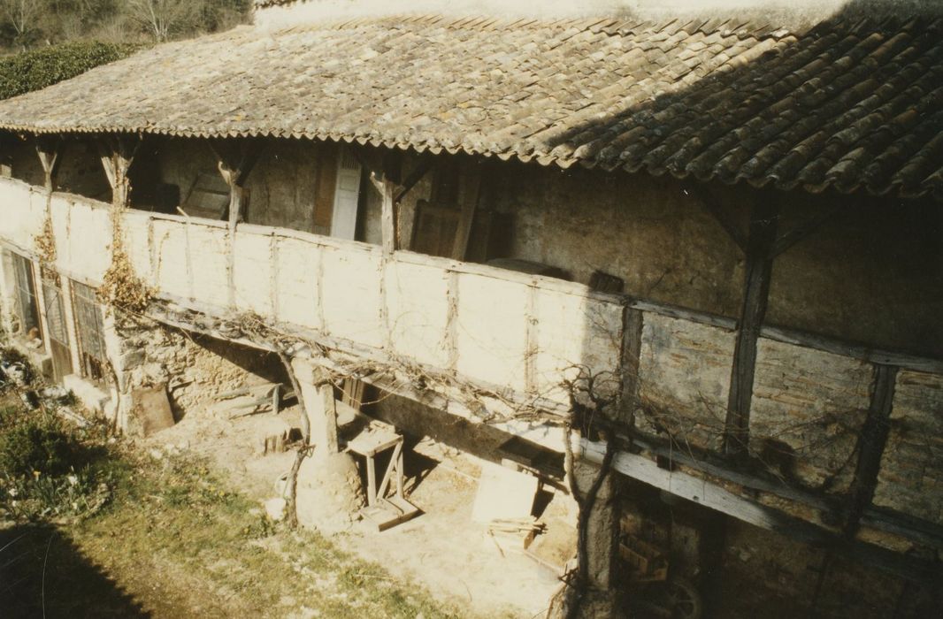 aile latérale sur cour