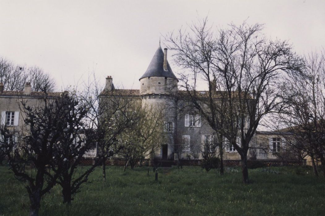 façade nord-est, vue partielle