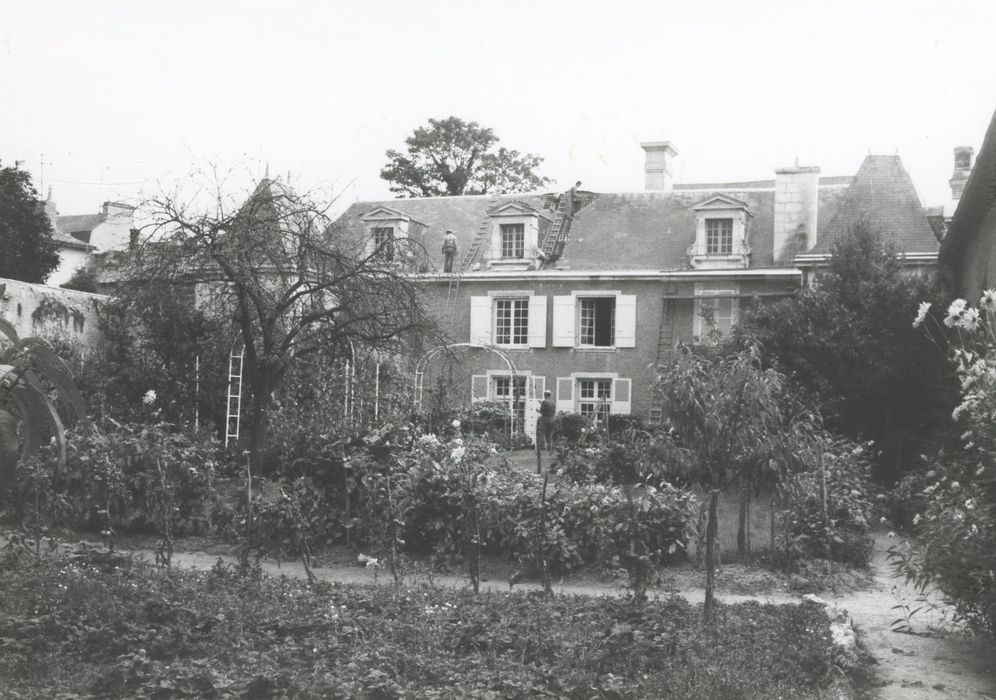 façade sur jardin, vue partielle