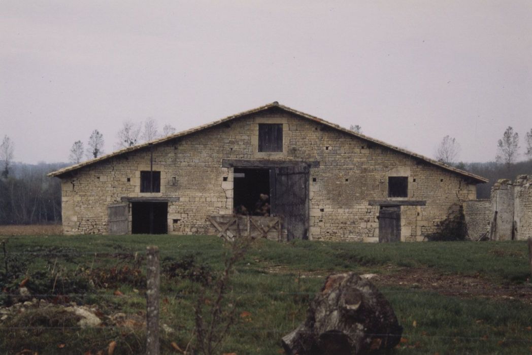 grange abritant l’écuries des mules, façade sud