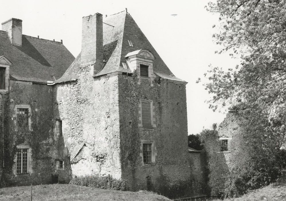 façade nord-est, pavillon de droite